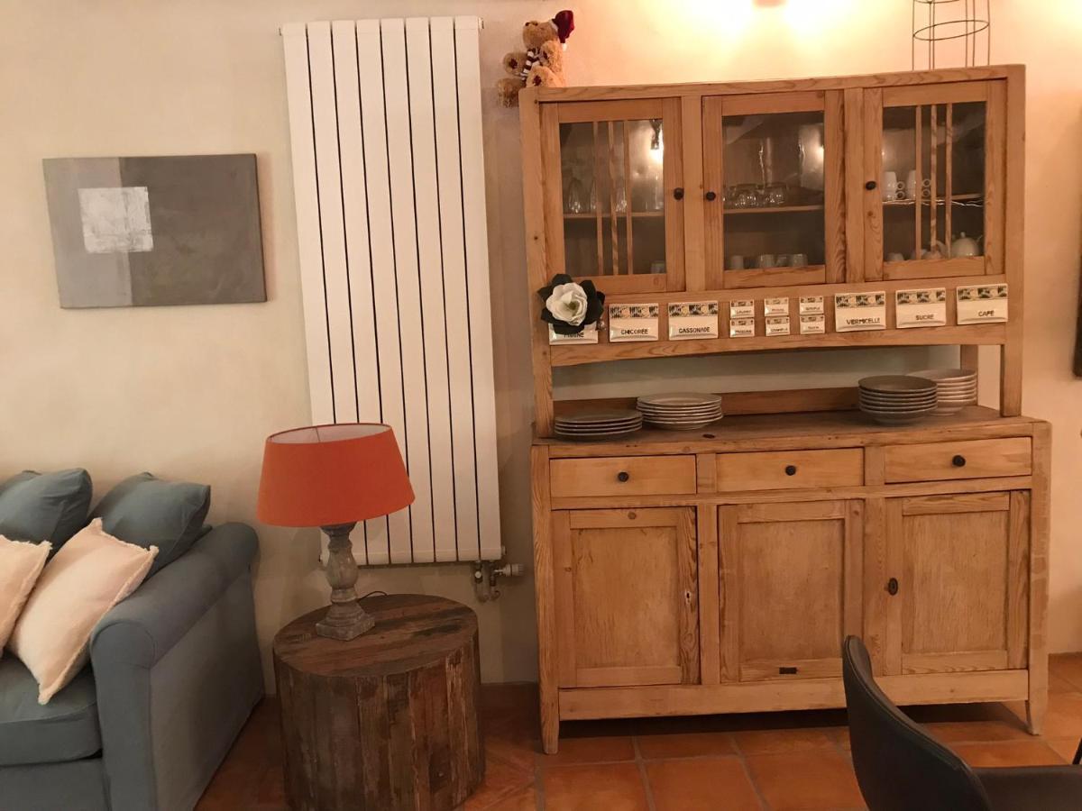 Les Gouts Et Les Couleurs Aparthotel Cucuron Eksteriør bilde