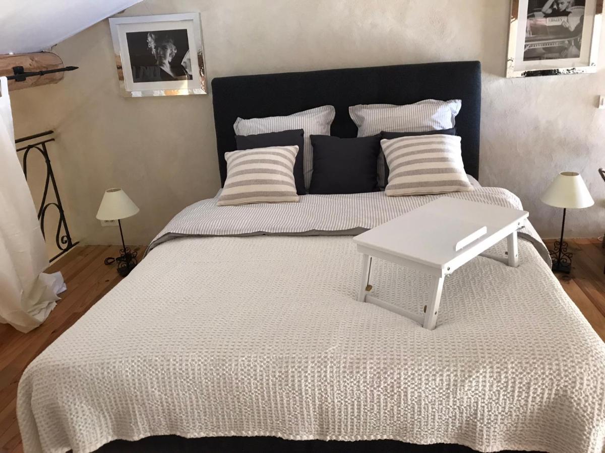 Les Gouts Et Les Couleurs Aparthotel Cucuron Eksteriør bilde